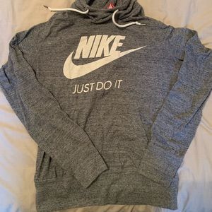 Nike lightweight hoodie size medium
